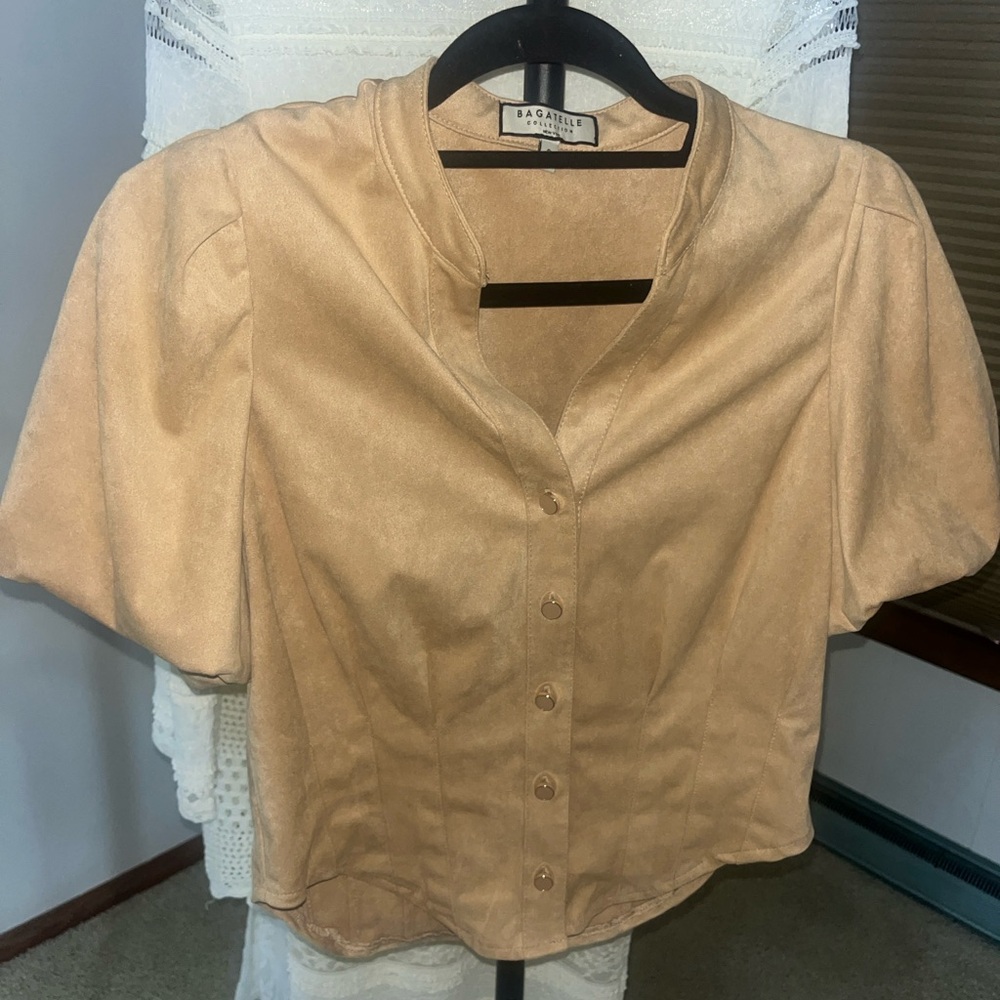 Bagatelle Tan Short-Sleeve Button Down Top